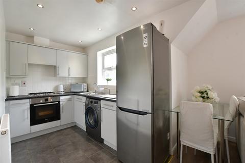 Smollett Place, Wickford, Essex 2 bed flat for sale
