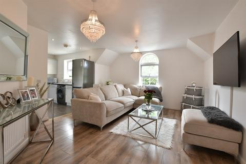 Smollett Place, Wickford, Essex 2 bed flat for sale