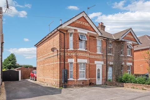 13 Victoria Road, Poole BH12 1 bed apartment for sale