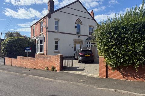 Collis Street, Stourbridge DY8 3 bed semi