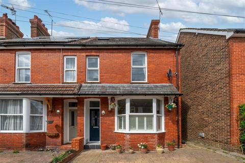 Swindon Road, Horsham 2 bed semi