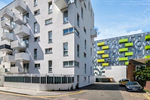 Barking IG11 1 bed flat for sale