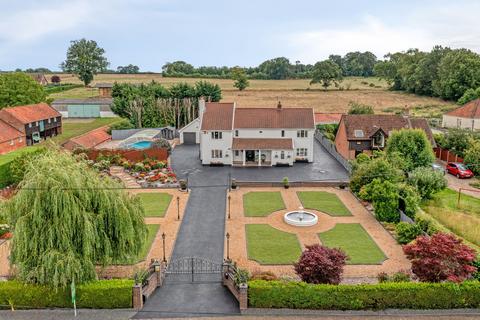 Unique Family Home with Immaculately... 6 bed detached house for sale