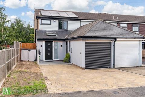 Tunfield Road, Hoddesdon 3 bed end of terrace house for sale