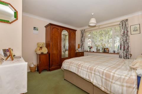 Ford Close, Bridge, Canterbury, Kent 2 bed detached bungalow for sale
