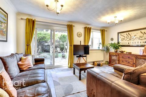 Tamarin Gardens, Cambridge 3 bed detached house for sale