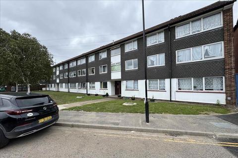 The Dell, Feltham, Middlesex, TW14 2 bed flat for sale
