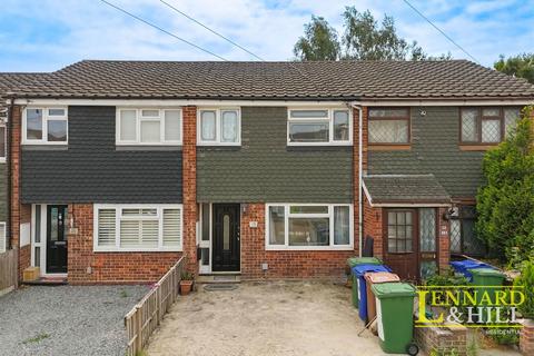 Maycroft Gardens, Grays RM17 3 bed terraced house for sale