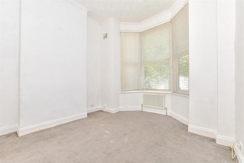 58 Waverley Road, Southsea PO5 2 bed ground floor flat for sale