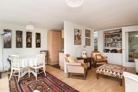 Bancroft Court, Reigate, Surrey 2 bed flat for sale