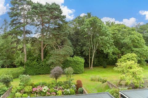 Bancroft Court, Reigate, Surrey 2 bed flat for sale