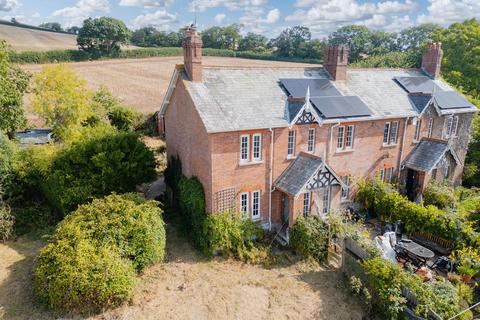 Shobrooke, Crediton, EX17 2 bed end of terrace house for sale