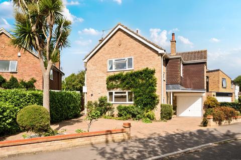 Kenton Avenue, Sunbury
