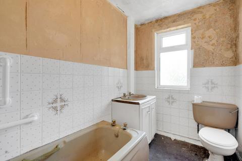Edge View, Dewsbury, WF12 2 bed semi