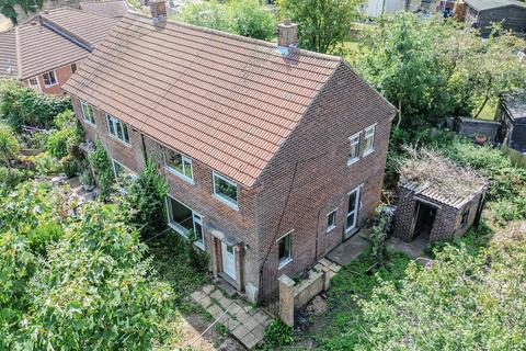 Hucknall Crescent, Gedling, Nottingham 3 bed semi