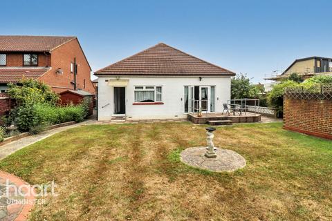 Upminster RM14 3 bed detached bungalow for sale