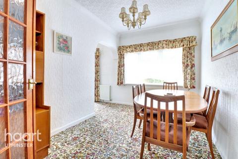 Upminster RM14 3 bed detached bungalow for sale