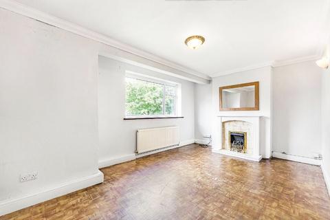 Shrublands Close, Chigwell IG7 2 bed maisonette for sale