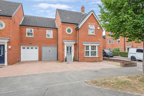Langstone Ley, Welwyn Garden City AL7 4 bed semi