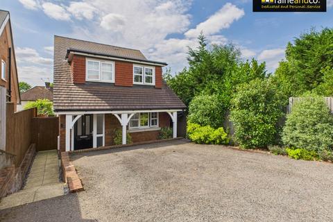 Birch Grove, Potters Bar 3 bed detached house for sale