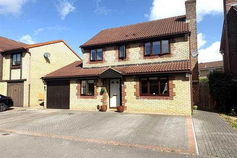 Fox Croft Walk, Chippenham 4 bed detached house for sale