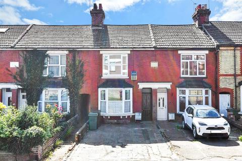Tonbridge Road, Maidstone, Kent 2 bed terraced house for sale