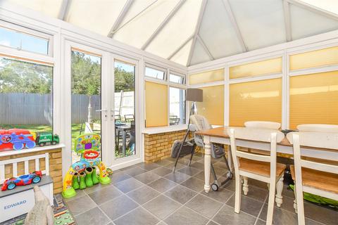 Fellmead, East Peckham, Tonbridge, Kent 3 bed semi