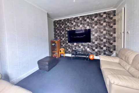 Recreation Crescent, Leeds 3 bed terraced house for sale