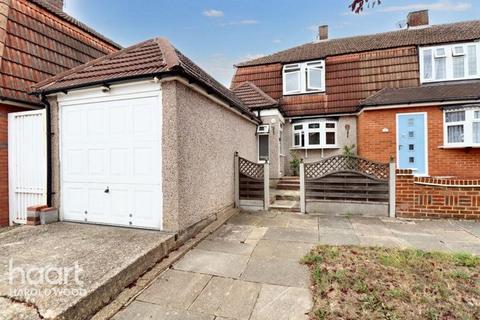 Keats Avenue, Romford 2 bed end of terrace house for sale