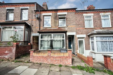 Chiltern Rise, Luton 4 bed terraced house for sale