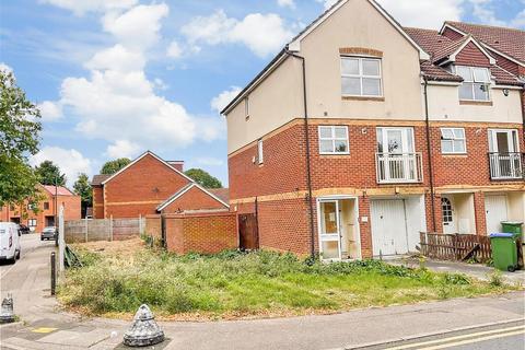 Byron Drive, Northumberland Heath, Kent 3 bed townhouse for sale