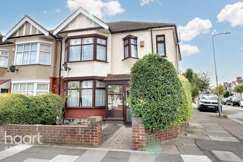 Brook Road, Ilford 4 bed end of terrace house for sale