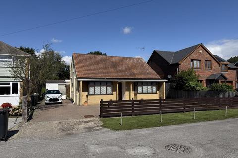 5 Idsworth Road, Cowplain... 4 bed bungalow for sale