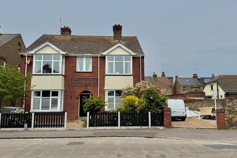 44 & 44A Osborne Road, Broadstairs, Kent 2 bed flat for sale