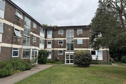 72 Pine Lodge, Tonbridge Road... 2 bed flat for sale