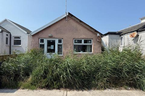 31 Sunbeam Avenue, Jaywick... 2 bed detached house for sale