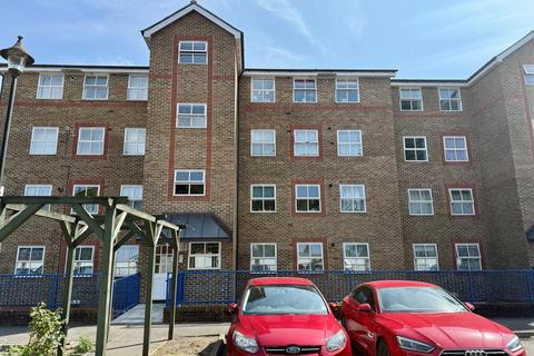 56 River Bank Close, Maidstone, Kent 3 bed flat for sale