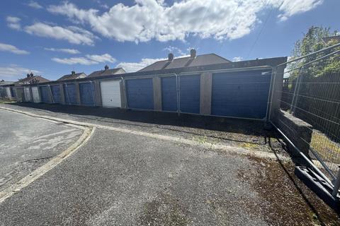 Garages 10