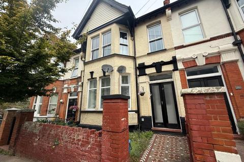 Flat 1, 17 Winton Avenue... 1 bed ground floor flat for sale