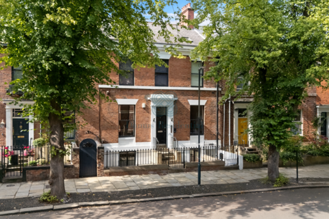 Wakefield WF1 5 bed townhouse for sale