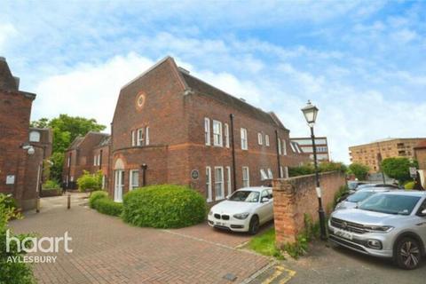Oxford Road, Aylesbury 2 bed apartment for sale
