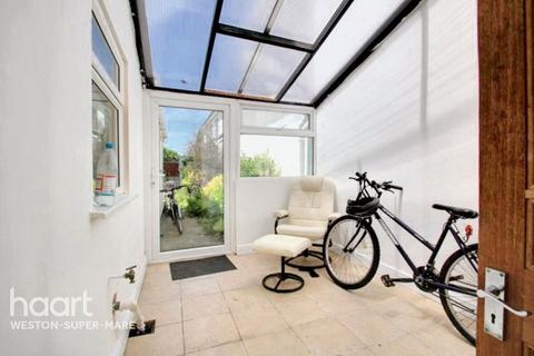 Alfred Street, Weston