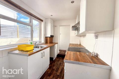 Magpie Hall Road, Chatham 3 bed terraced house for sale