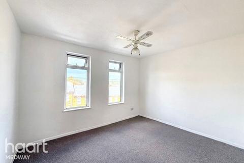 Magpie Hall Road, Chatham 3 bed terraced house for sale