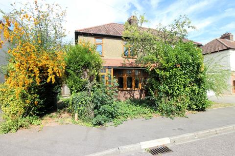 Bushby Avenue, Broxbourne EN10 3 bed semi