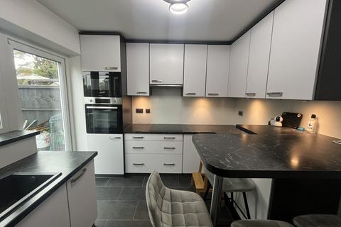 Main Road, CV7 9JA 4 bed semi