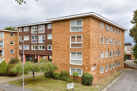 Birch Court, Wallington SM6 2 bed ground floor flat