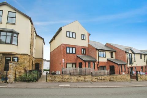 Kirkgate, Batley WF17 4 bed end of terrace house for sale