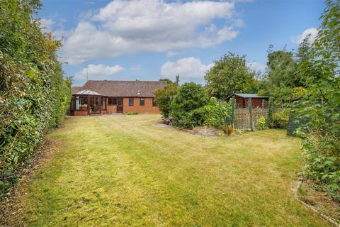 Oakwood Park, Saxmundham IP17 3 bed detached bungalow for sale