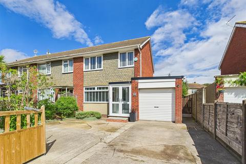 Convenient cul de sac position close... 3 bed semi